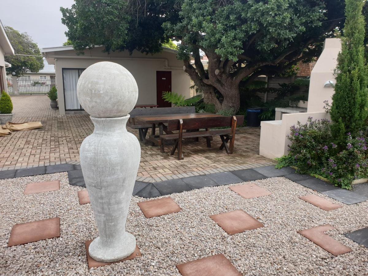 Metime Guesthouse & Self Catering Hartenbos Bagian luar foto
